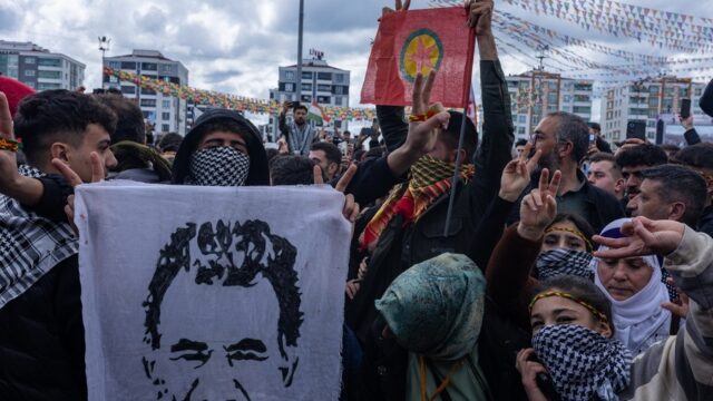 Κρίσιμη βδομάδα για τον αφοπλισμό του PKK – Πώς θα γίνει η διαδικασία(στην φωτογραφία ο Οτσαλάν) Βάνα Στέλλου