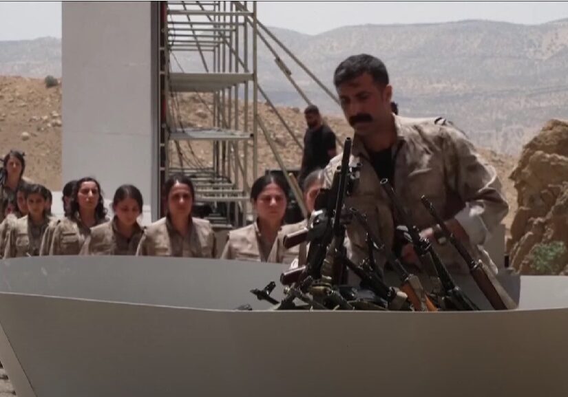 Τέλος εποχής: Το PKK παραδίδει τα όπλα – Τί λένε διεθνή ΜΜΕ, Βάνα Στέλλου