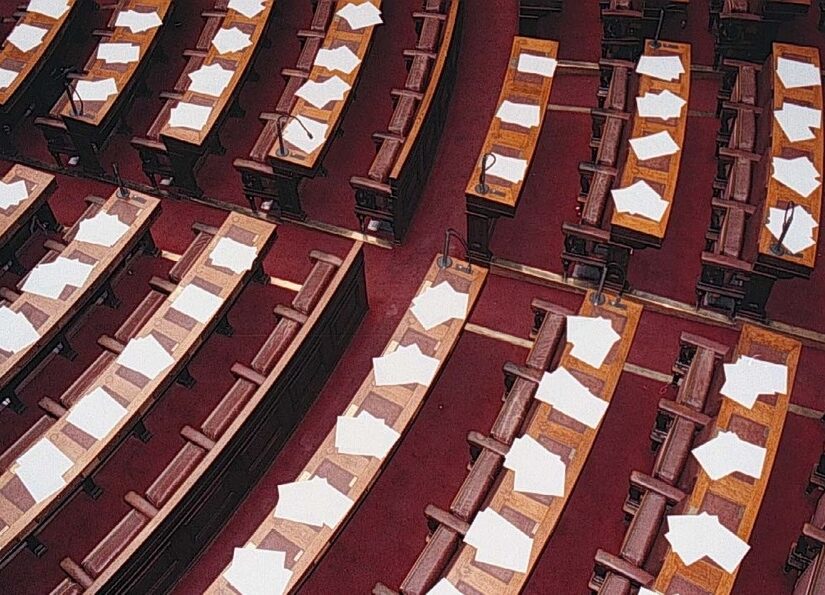 Μήπως να καταργήσουμε και τις εκλογές; Κόμπρα