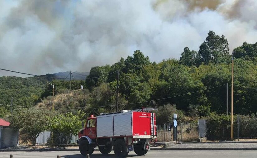 Μεγάλη φωτιά στην Κακαβιά – Εκκενώνονται οικισμοί στα Ιωάννινα