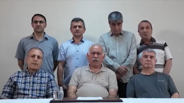Το Lacoste μπλουζάκι του Οτζαλάν έγινε θέμα στο ίντερνετ: «Εξαντλήθηκε»