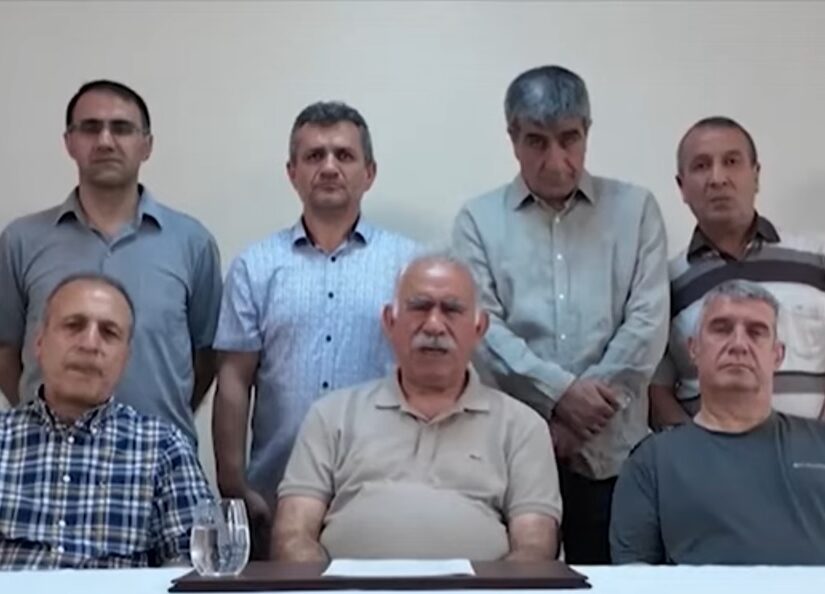 Το Lacoste μπλουζάκι του Οτζαλάν έγινε θέμα στο ίντερνετ: «Εξαντλήθηκε»