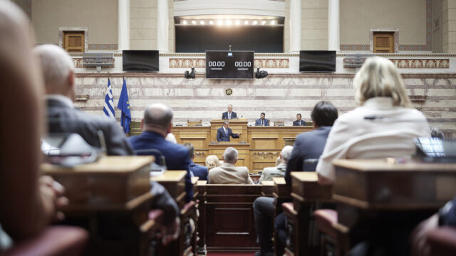 Οι άρχουσες ελίτ, η υπνώτουσσα μικροαστική θάλασσα και η εξουσία, Απόστολος Αποστολόπουλος