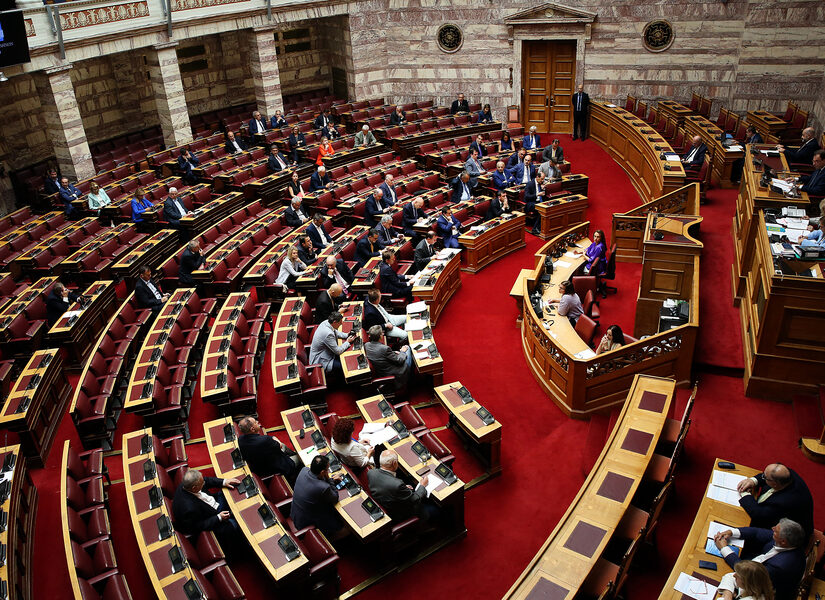 Χθες στη Βουλή: Έξι λέξεις, έξι ρωγμές στη Δημοκρατία