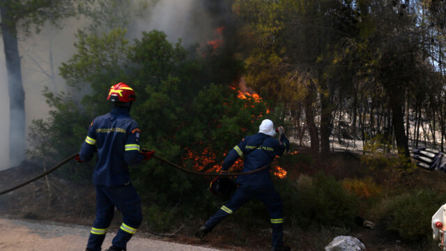 Φωτιά σε Κεφαλονιά, Βόνιτσα και Ζάκυνθο – Εκκενώσεις οικισμών και διακοπές ρεύματος