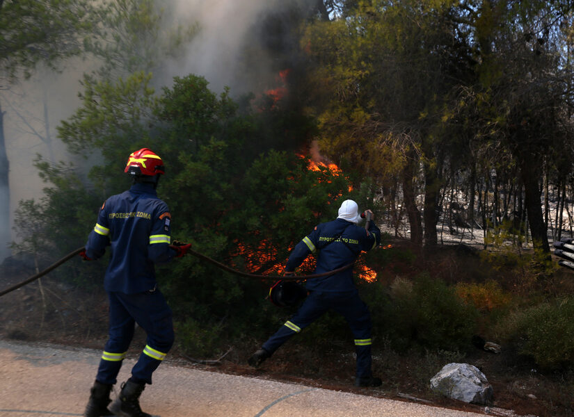 Φωτιά σε Κεφαλονιά, Βόνιτσα και Ζάκυνθο – Εκκενώσεις οικισμών και διακοπές ρεύματος