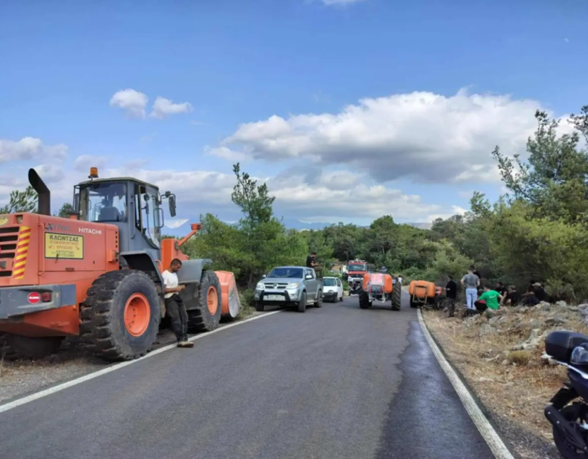 Φωτιά στον Άγιο Νικόλαο Κρήτης: Μήνυμα του 112 για ετοιμότητα