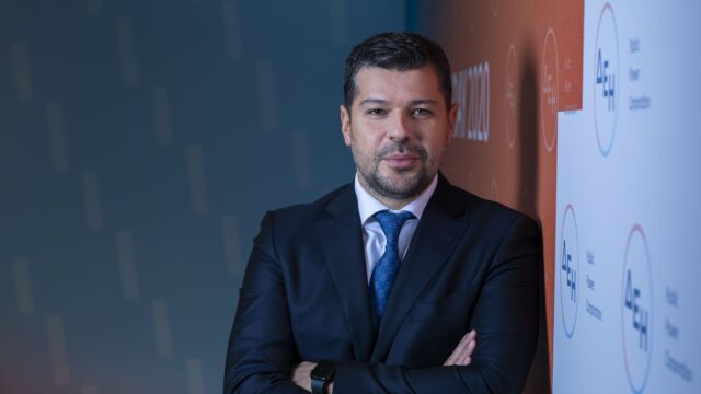 Προσαρμοσμένο EBITDA στα €1 δισ.  και καθαρά κέρδη στα €0,2 δισ. για το α΄ εξάμηνο 2025