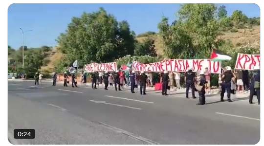 Τα ΜΑΤ αποβίβασαν τους Ισραηλινούς από το κρουαζιερόπλοιο στο Βόλο