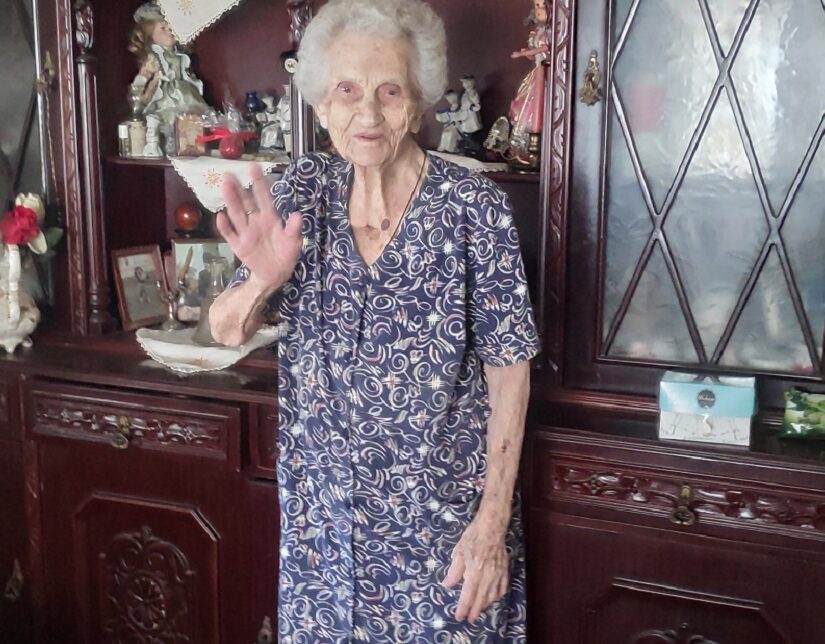 Μία πολύ διαφορετική 95χρονη ποιήτρια... Μελαχροινή Μαρτίδου