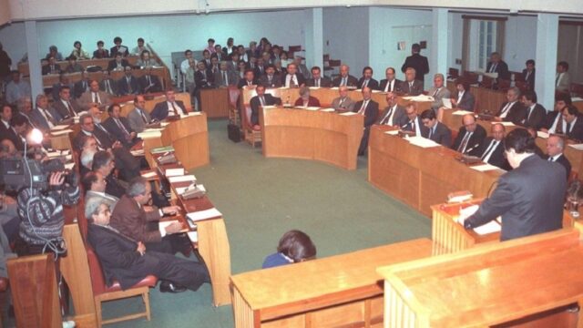 Το παρακμιακό πολιτικό σύστημα της Κύπρου θέλει να… γράφει και στα σόσιαλ! Κώστας Βενιζέλος