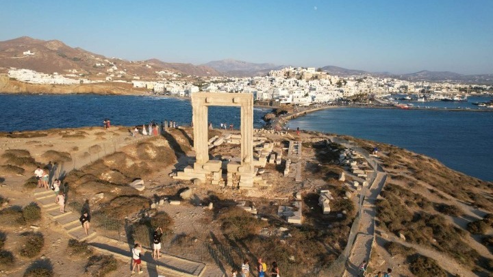 Νάξος: Ο τουρίστας με το μάρμαρο και η περίφραξη