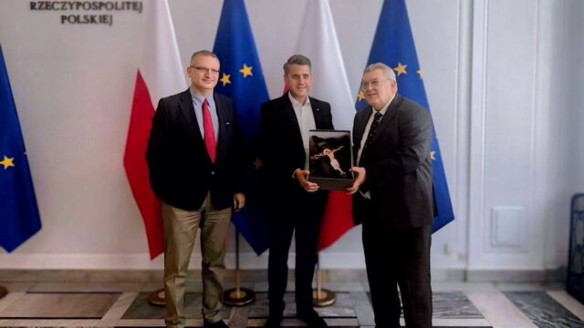 Σημαντικές επαφές στελεχών της ΝΙΚΗΣ στην Βαρσοβία
