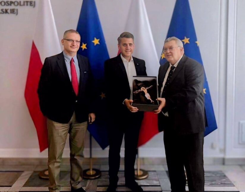 Σημαντικές επαφές στελεχών της ΝΙΚΗΣ στην Βαρσοβία