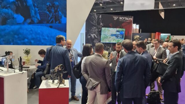 Η THEON INTERNATIONAL λάνσαρε στην έκθεση DSEI London 2025 το NYX-BiNOD σύστημα νυχτερινής όρασης