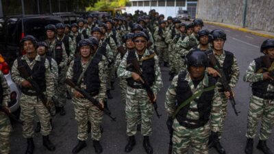 Προετοιμασίες για στρατιωτικές επιχειρήσεις στη Βενεζουέλα αναφέρουν διεθνή ΜΜΕ