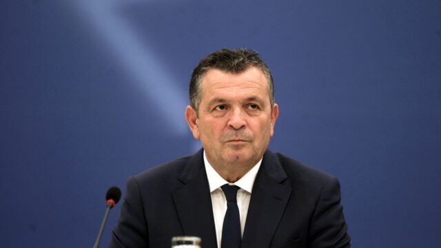 Στην πρέσα του Μαξίμου ο Μπουκώρος για να αρνηθεί τα λόγια του! Κόμπρα