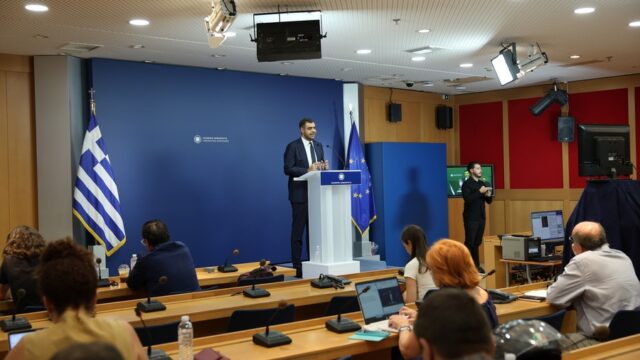 Τι σκέπτεται ένας πολίτης ακούγοντας τους λόγους των πολιτικών... Λέανδρος Ρακιντζής