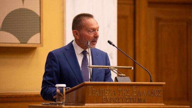 Ο Στουρνάρας μας βρίσκει καλά! – Μάλλον κρίνει από τον εαυτό του...