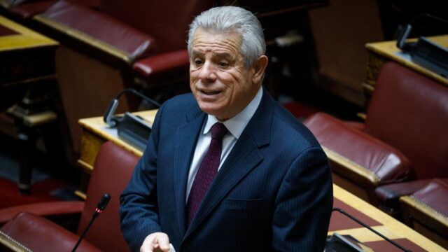 Έφαγε πόρτα ο Κυριάκος από καραμανλικούς και Σαμαρά, Κόμπρα