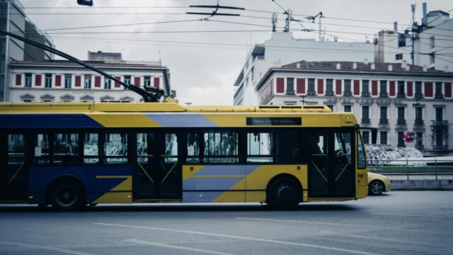 Άγρια επίθεση σε οδηγό τρόλεϊ στον Πειραιά