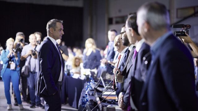 "Φθηνές" απαντήσεις από Μητσοτάκη για εξωτερική πολιτική, Ζαχαρίας Μίχας