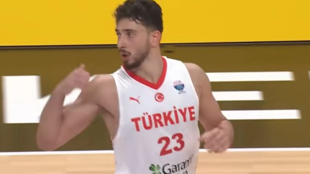 Οργή για τις αναρτήσεις του Σενγκούν με Κεμάλ και έμμεση αναφορά στην Μικρασιατική Καταστροφή