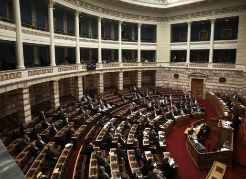 Η μπόχα, ο "Φραπές" και το... αθώο Μαξίμου! Κόμπρα