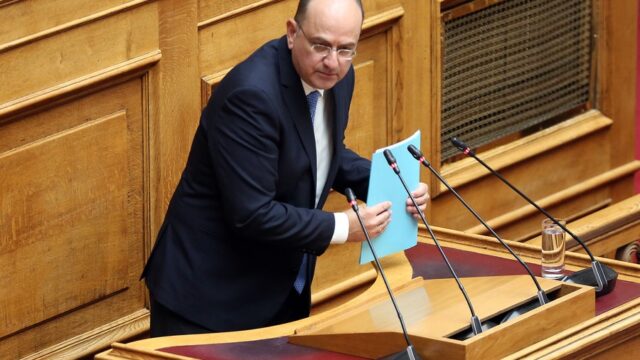 Ο παρατρεχάμενος του Κυριάκου, Μακάριος, ξιφουλκεί και βάζει αυτογκόλ! Κόμπρα