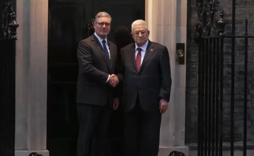 Ο Στάρμερ συνάντησε τον πρόεδρο της Παλαιστινιακής Αρχής Αμπάς στο Λονδίνο
