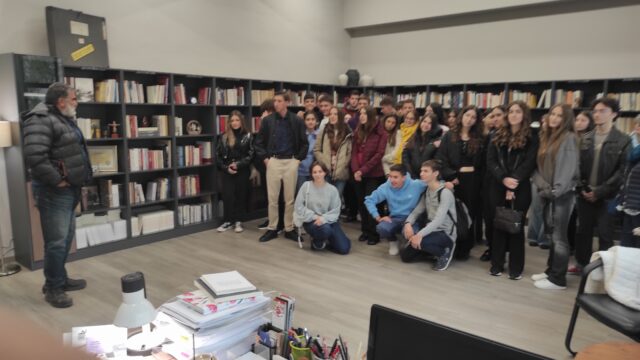 Με “νότες” Ευαισθησίας η Επίσκεψη του Μουσικού Σχολείου Πάτρας στο Μουσείο Ναζισμού, στο Δίστομο