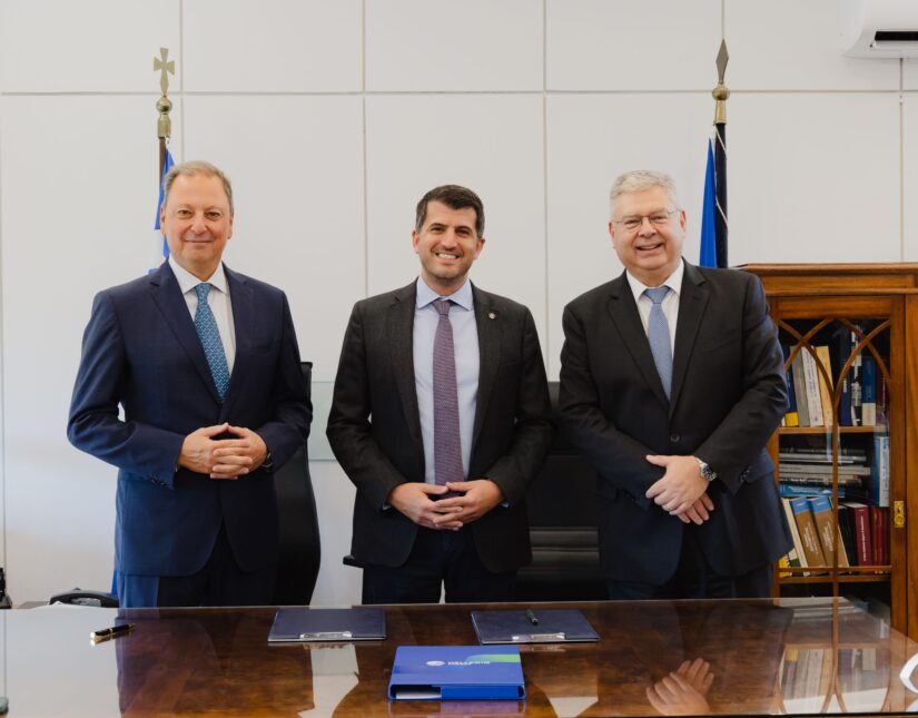 HELLENiQ ENERGY: Δωρεά 3 πυροσβεστικών οχημάτων στον Σύνδεσμο Δήμων για την Προστασία και Ανάπλαση του Πεντελικού