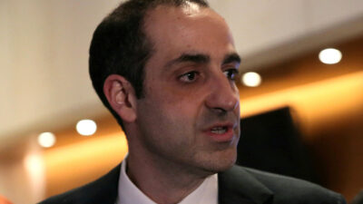 Ο Γρηγόρης στο πλευρό του μικρού Κυριάκου...