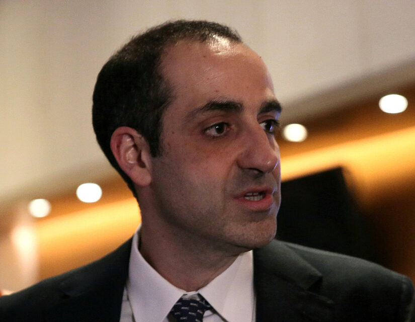 Ο Γρηγόρης στο πλευρό του μικρού Κυριάκου...