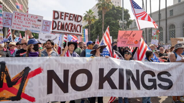 «No Kings»: Διαδηλώσεις κατά του Τραμπ σε πάνω από 2.500 σημεία στις ΗΠΑ