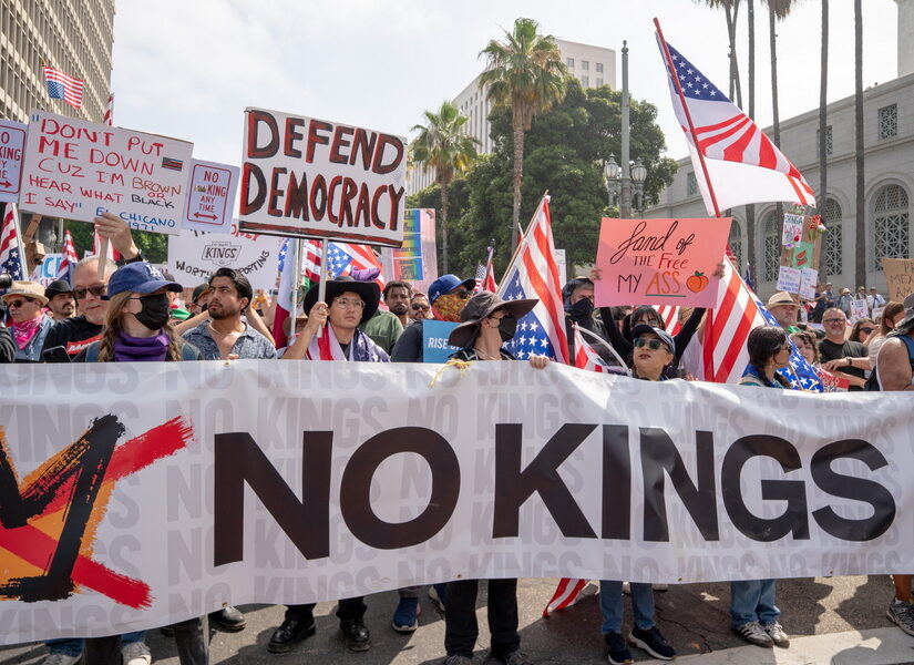 «No Kings»: Διαδηλώσεις κατά του Τραμπ σε πάνω από 2.500 σημεία στις ΗΠΑ