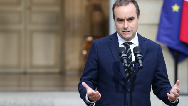 Γαλλία: Ο Λεκορνί παραιτήθηκε από πρωθυπουργός