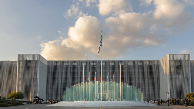 Η METLEN παρέδωσε στο Υπουργείο Εθνικής Άμυνας τη νέα βιοκλιματική πρόσοψη του ιστορικού κτιριακού συγκροτήματος στο Στρατόπεδο «Στρατάρχη Παπάγου»