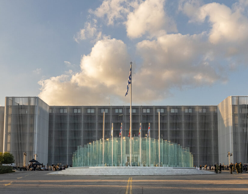 Η METLEN παρέδωσε στο Υπουργείο Εθνικής Άμυνας τη νέα βιοκλιματική πρόσοψη του ιστορικού κτιριακού συγκροτήματος στο Στρατόπεδο «Στρατάρχη Παπάγου»