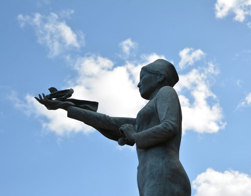 Εκ γυναικός τα κρείττω, Δημήτρης Μιχαλόπουλος