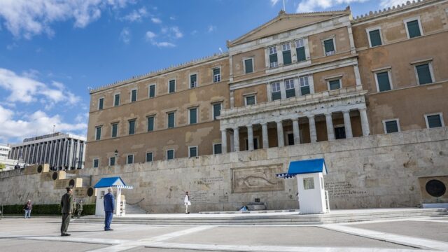 Νέος γύρος αντιπαράθεσης για τον Άγνωστο Στρατιώτη και τον ΟΠΕΚΕΠΕ