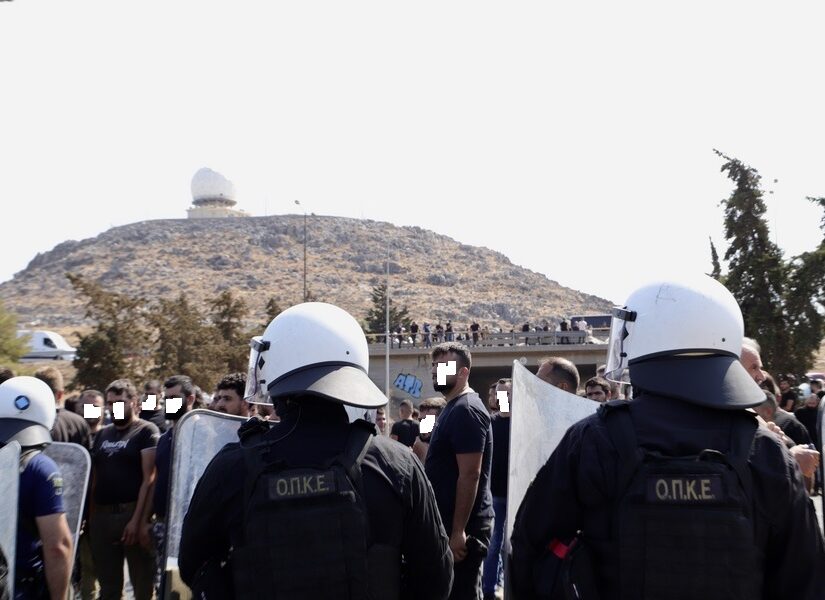 Οι γαλάζιοι, οι παρελάσεις, οι αγρότες κι όποιον... πάρει ο χάρος!