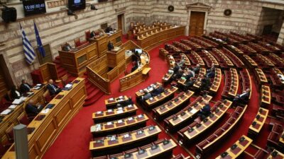 Προϋπολογισμός: Η μάχη των αρχηγών στην Βουλή (live)