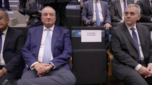 Δεν πήγε ο Σαμαράς στην παρουσίαση Στυλιανίδη – Χειραψία Μητσοτάκη-Καραμανλή