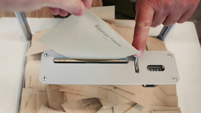 Δημοσκόπηση Interview: Τι λένε οι πολίτες για το δίλημμα “Μητσοτάκης ή χάος” και την οικονομία