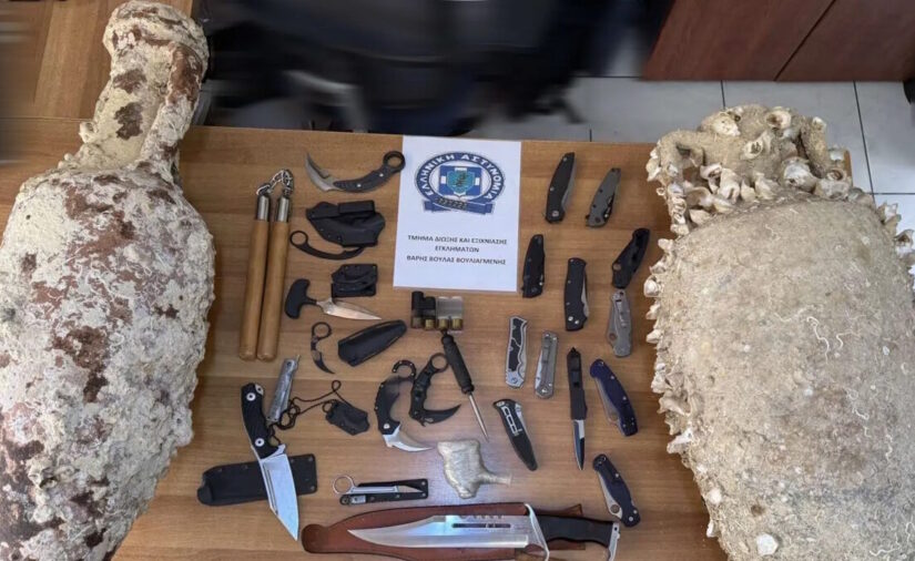 Βουλιαγμένη: Μυστήριο με 47χρονο – Βρέθηκαν μαχαίρια και αρχαίοι αμφορείς στο σπίτι του