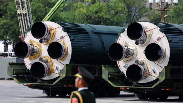 Γιατί ο Τραμπ επαναλαμβάνει τις πυρηνικές δοκιμές, Κώστας Γρίβας