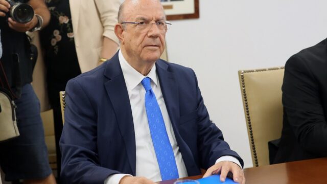 Το καλώδιο, η Κάσος και το φοβικό σύνδρομο της Αθήνας, Κώστας Βενιζέλος