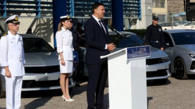 Ο νταής σύντεκνος, ο λιμενάρχης και η... προστάτιδα Ντόρα!