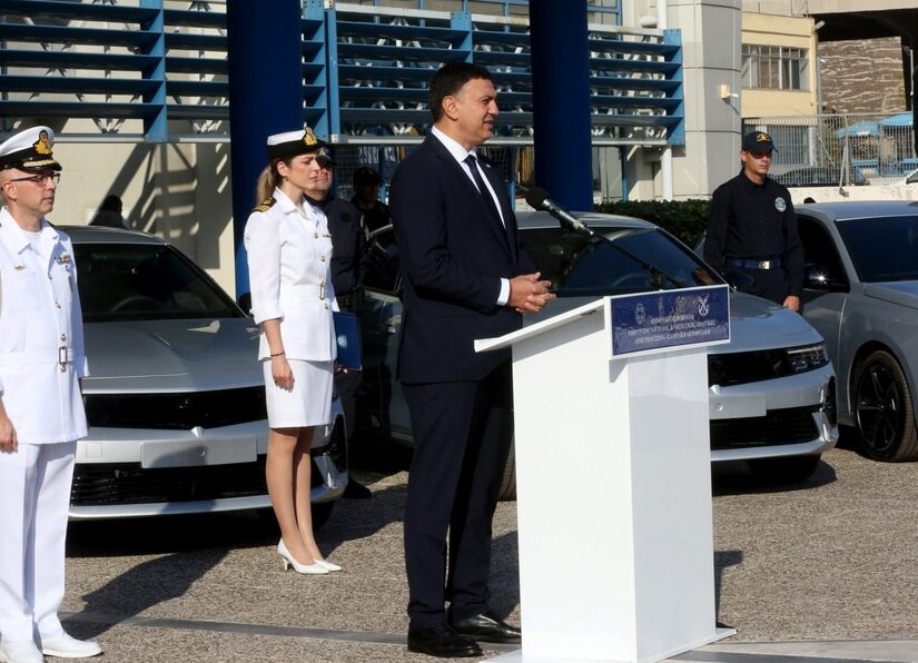 Ο νταής σύντεκνος, ο λιμενάρχης και η... προστάτιδα Ντόρα!